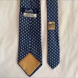 HERMÈS 100% SILK TIE